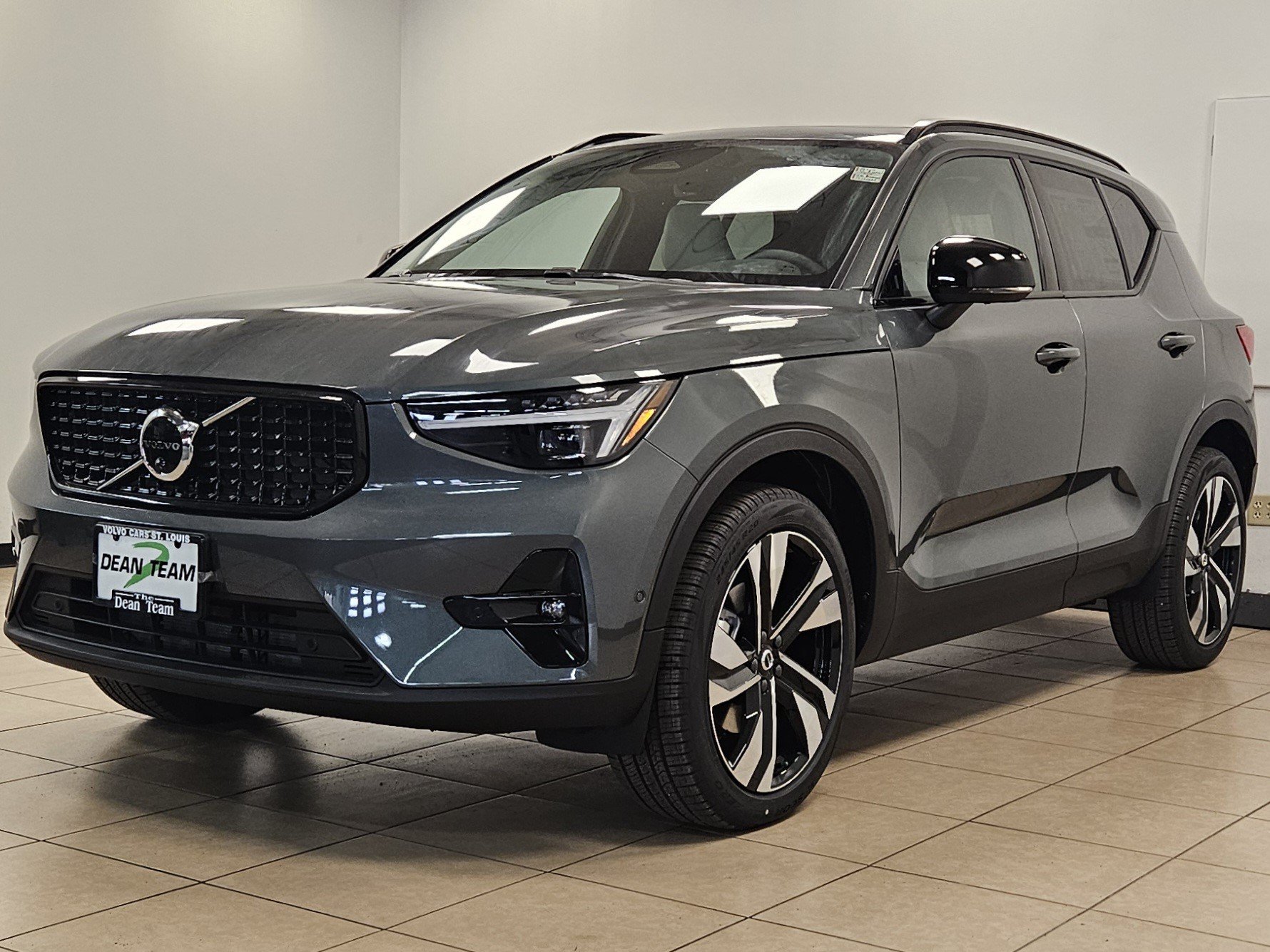 New 2026 Volvo XC40 B5 Ultra w/ Climate Package AWD/4WD image 4