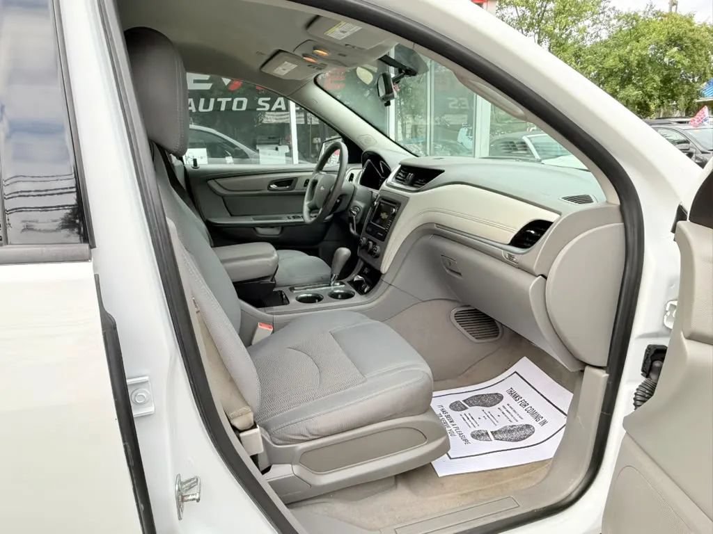 Used 2017 Chevrolet Traverse LS AWD/4WD image 14