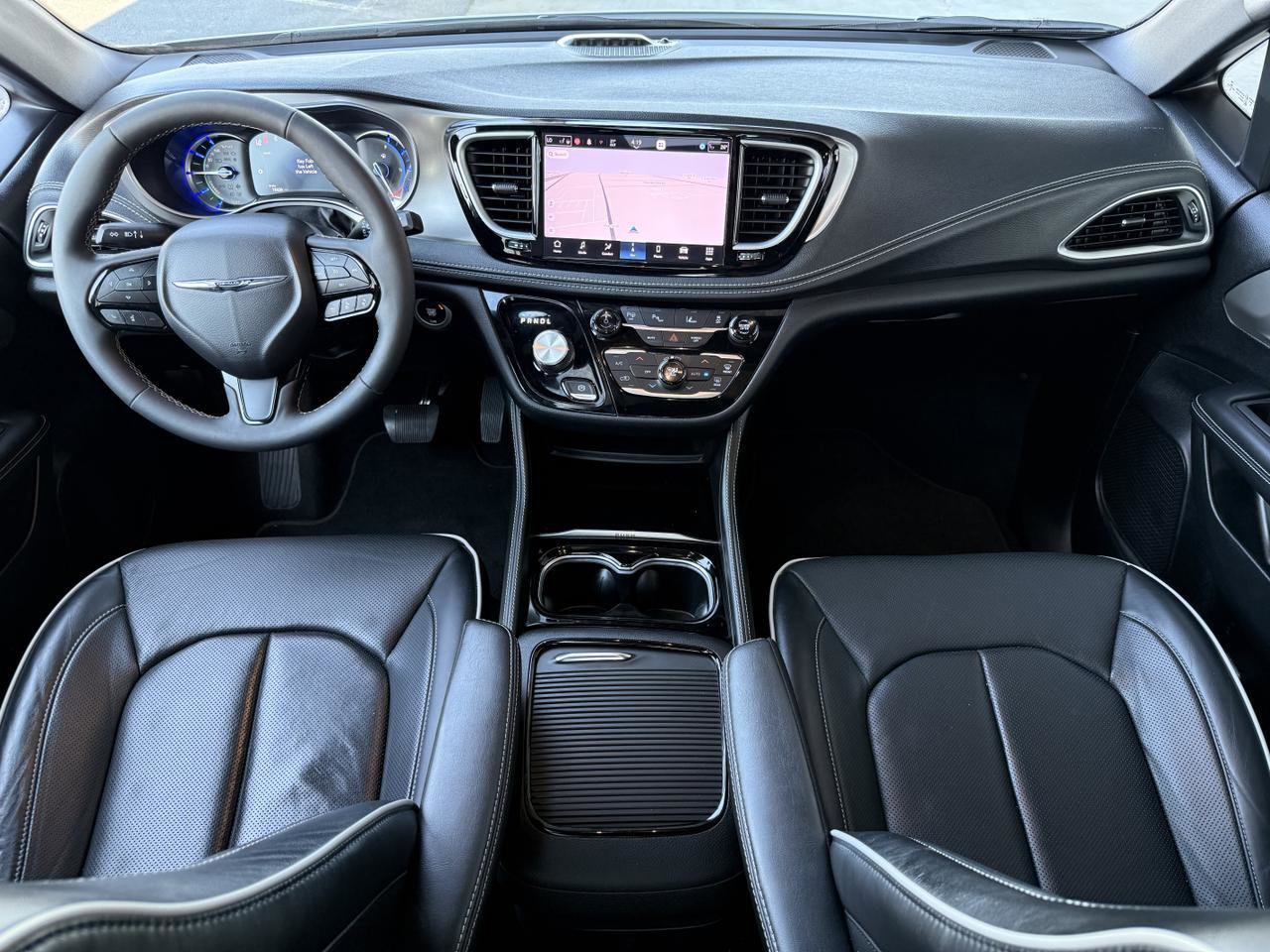 Used 2023 Chrysler Pacifica Limited w/ S Appearance Package FWD image 29