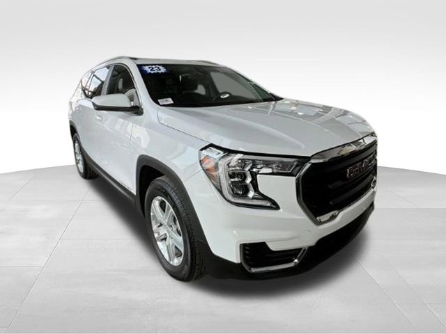 Used 2023 GMC Terrain SLE w/ Driver Convenience Package FWD image 4