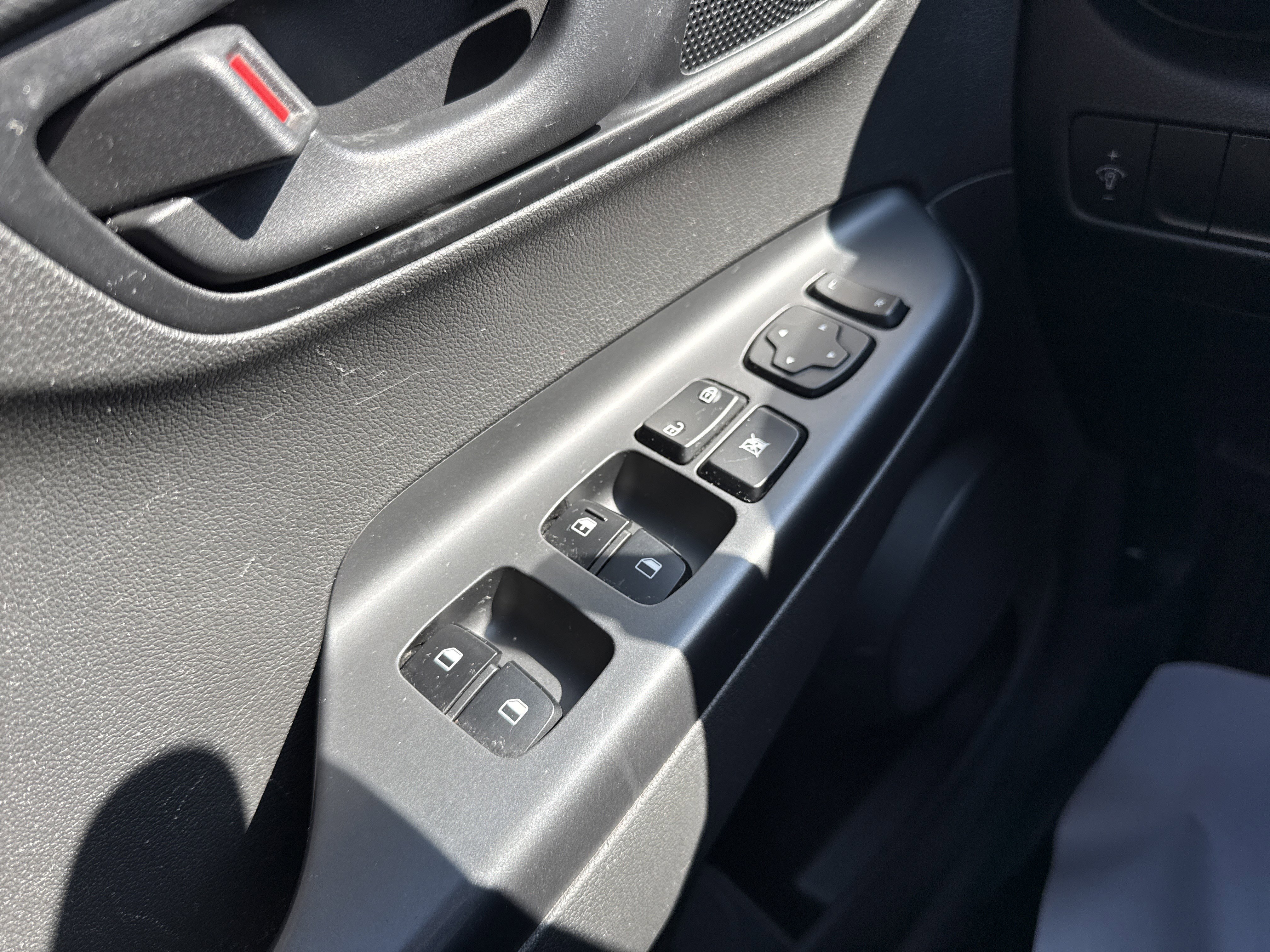 Used 2019 Hyundai Kona SE AWD/4WD image 15