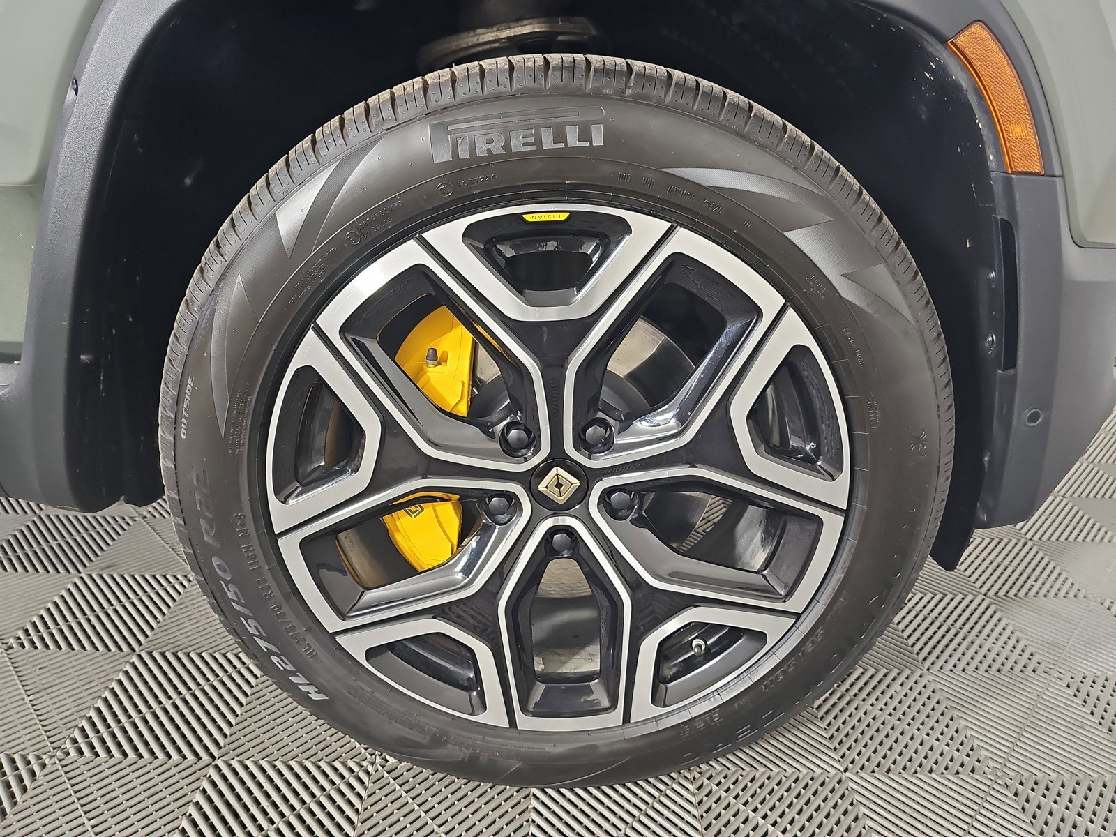 Used 2022 Rivian R1S Launch Edition image 12