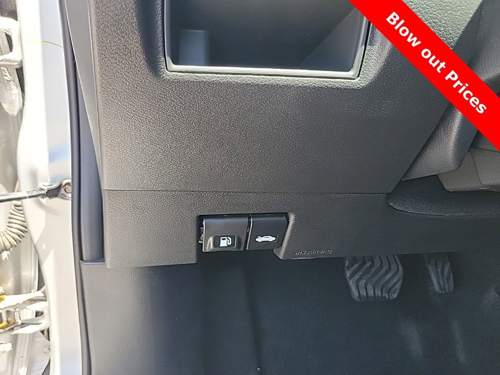 New 2025 Nissan Versa SR w/ Trunk Package image 20