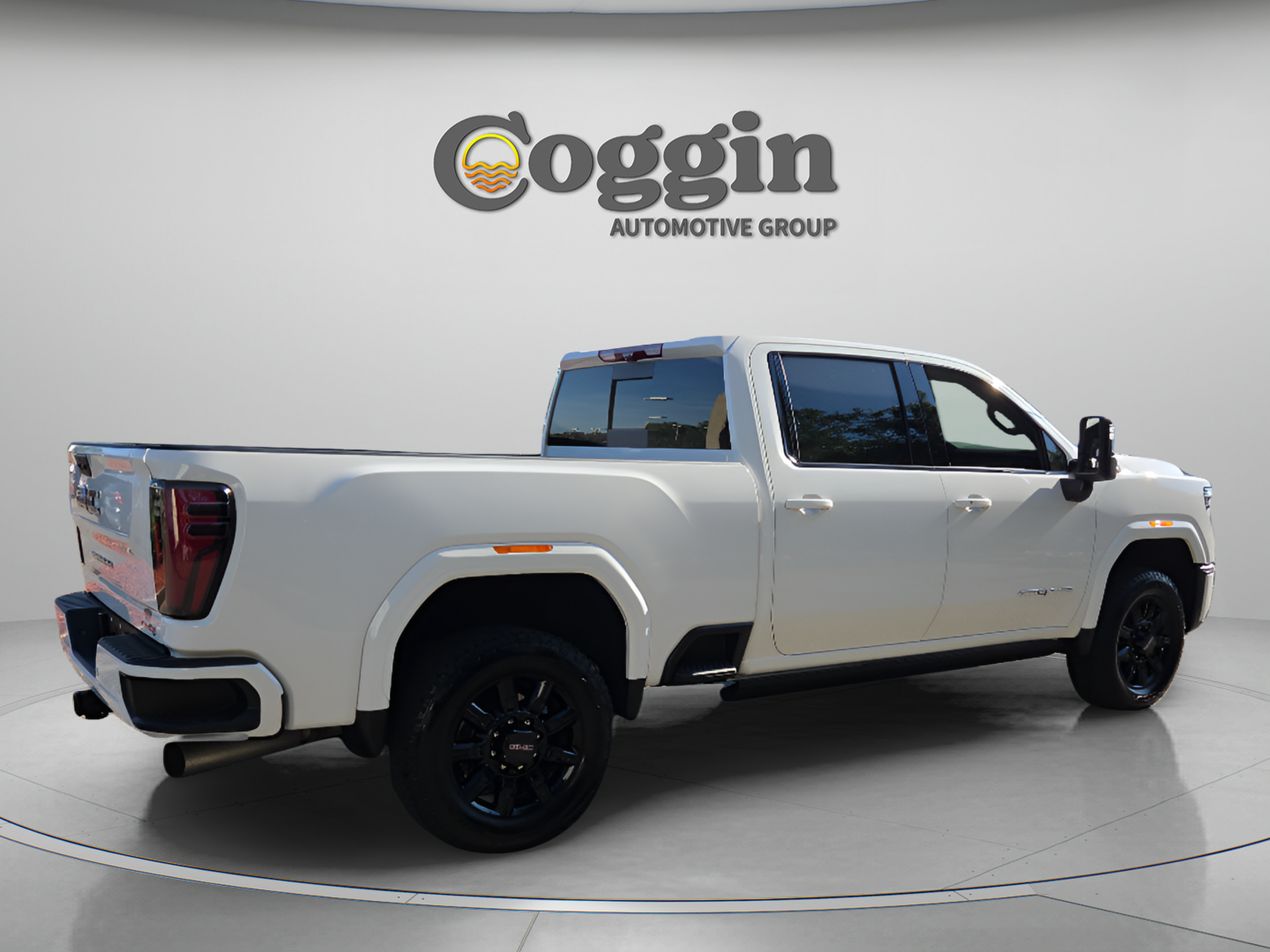 Used 2025 GMC Sierra 2500 AT4 w/ AT4 Premium Plus Package AWD/4WD image 5