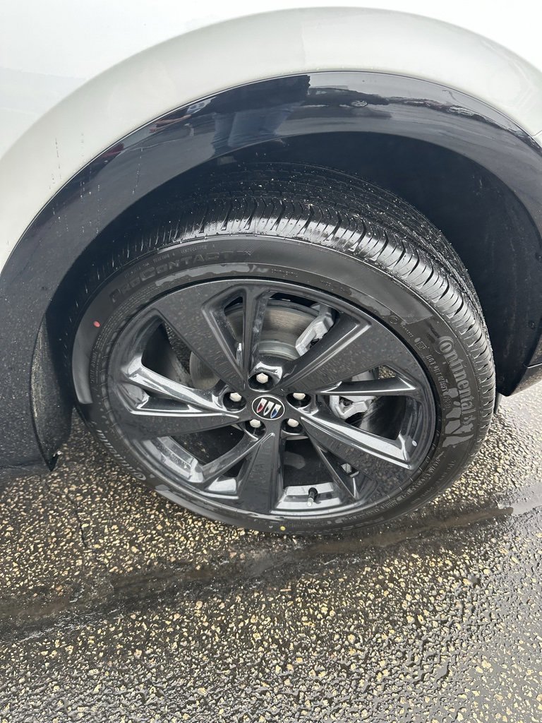 New 2025 Buick Envision Sport Touring image 9