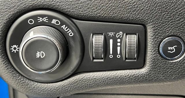 Used 2020 Jeep Cherokee Trailhawk w/ Technology Group image 29