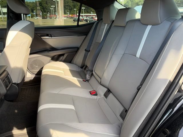 Used 2025 Toyota Camry SE w/ Convenience Package FWD image 6