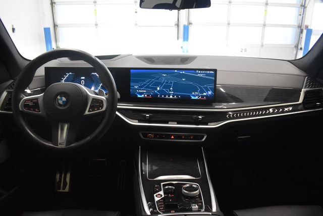 Used 2024 BMW X7 xDrive40i w/ M Sport Package AWD/4WD image 5