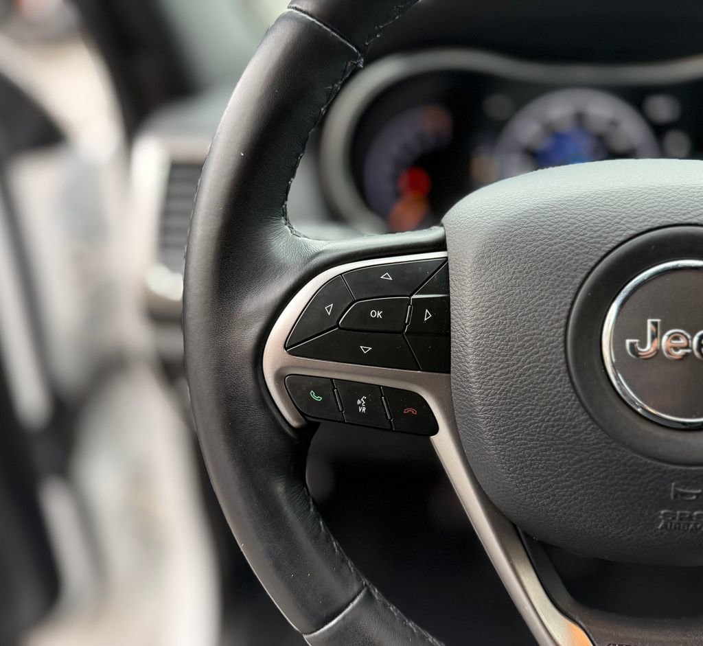Used 2020 Jeep Grand Cherokee Laredo AWD/4WD image 23