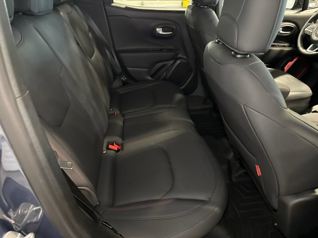 Used 2023 Jeep Renegade Trailhawk w/ Trailhawk Elite Group AWD/4WD image 13