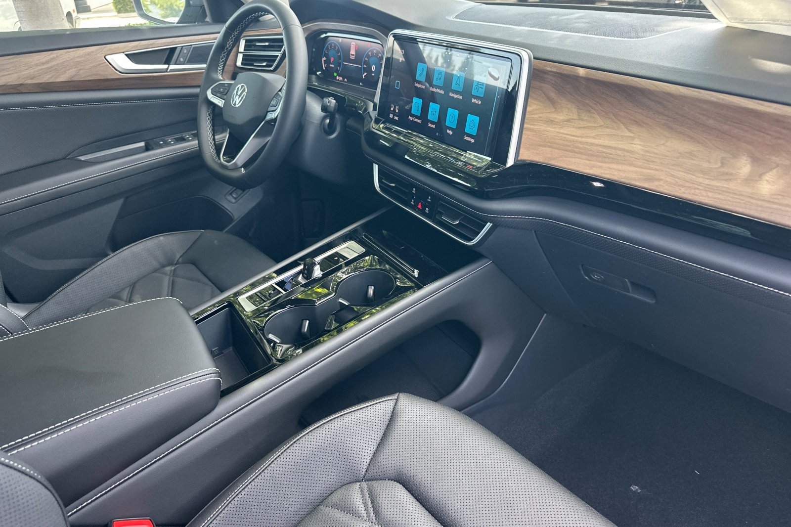 New 2026 Volkswagen Atlas SE FWD image 17