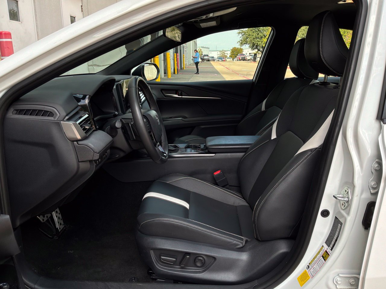 Used 2026 Toyota Camry SE FWD image 10
