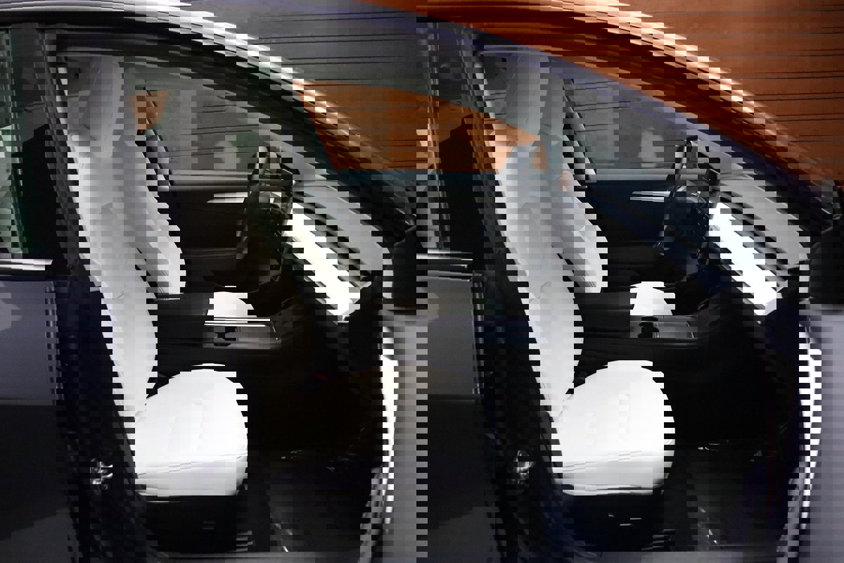 Used 2023 Tesla Model 3 Standard Range image 33