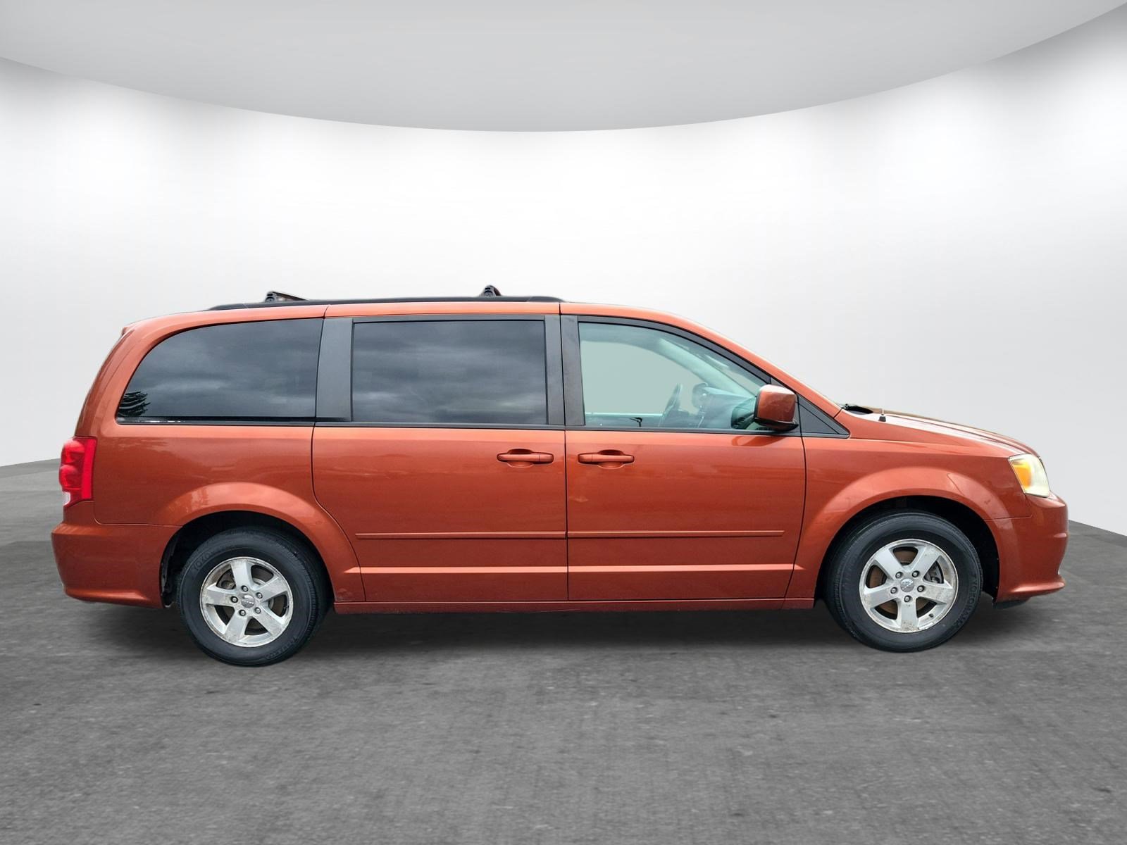 Used 2012 Dodge Grand Caravan SXT image 21