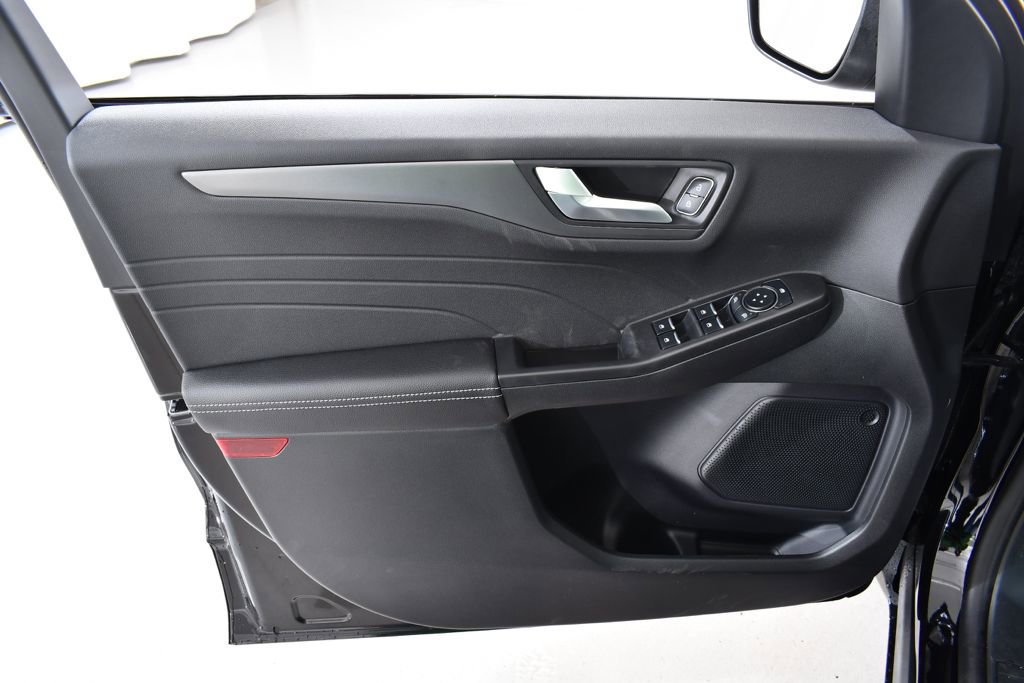 New 2026 Ford Escape SE w/ Class II Trailer Tow Package image 25