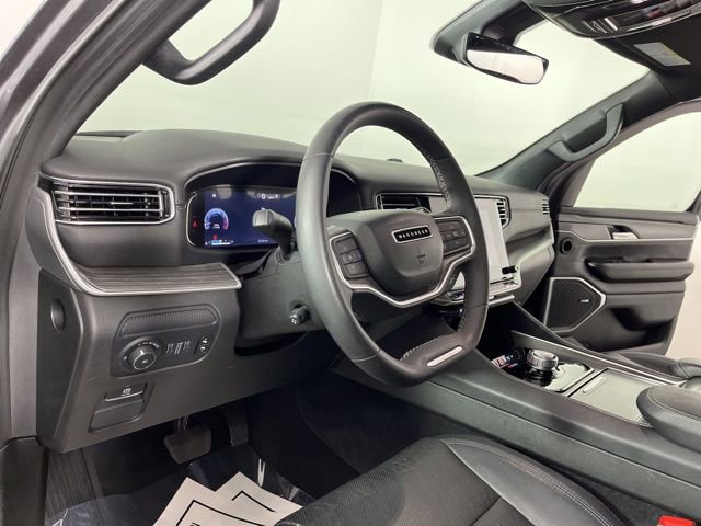 Used 2024 Jeep Wagoneer Series II w/ Flexible Seating Group image 19