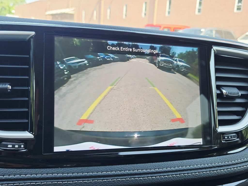 Certified 2024 Chrysler Pacifica Touring-L AWD/4WD image 27