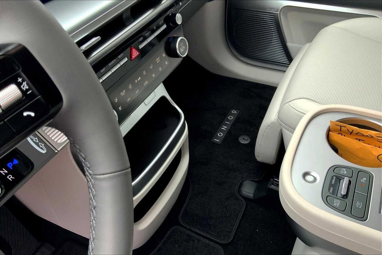 New 2026 Hyundai Ioniq 9 Limited image 8