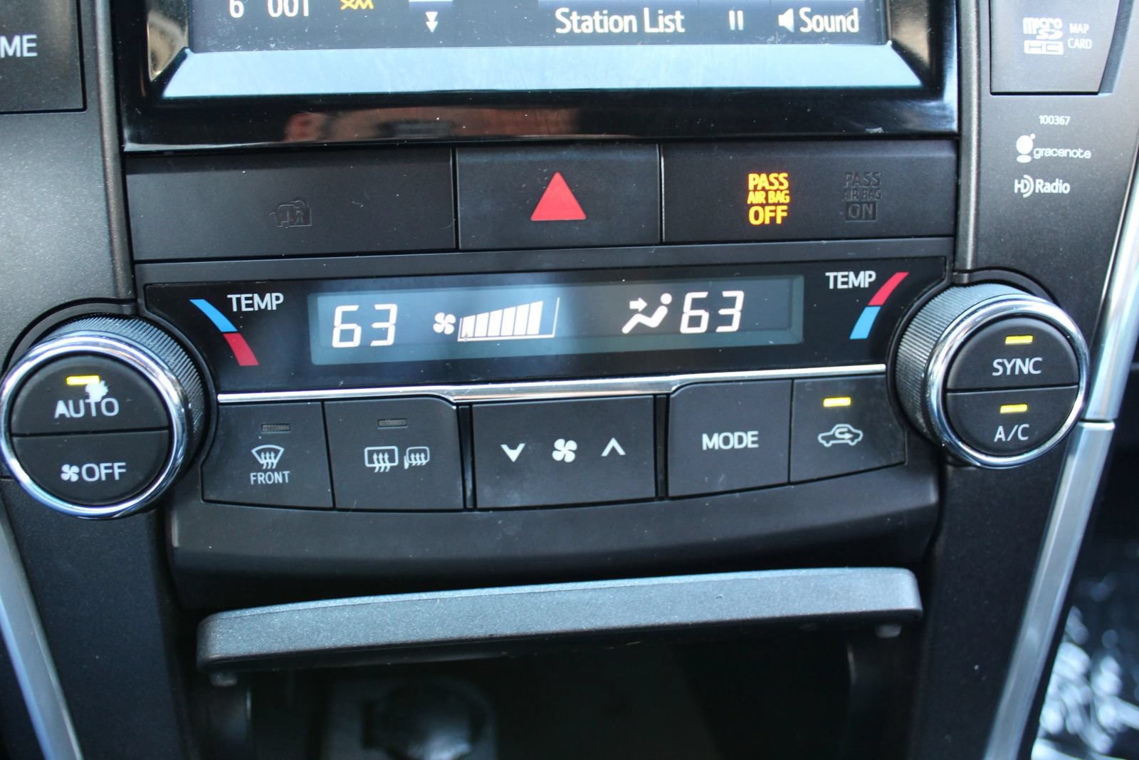 Used 2015 Toyota Camry XLE w/ Moonroof Package FWD image 21