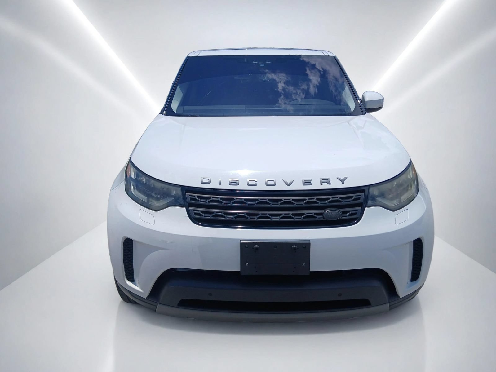 Used 2020 Land Rover Discovery SE AWD/4WD image 3