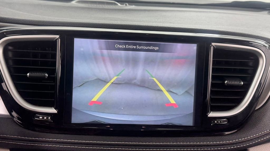 Used 2022 Chrysler Pacifica Touring-L FWD image 29