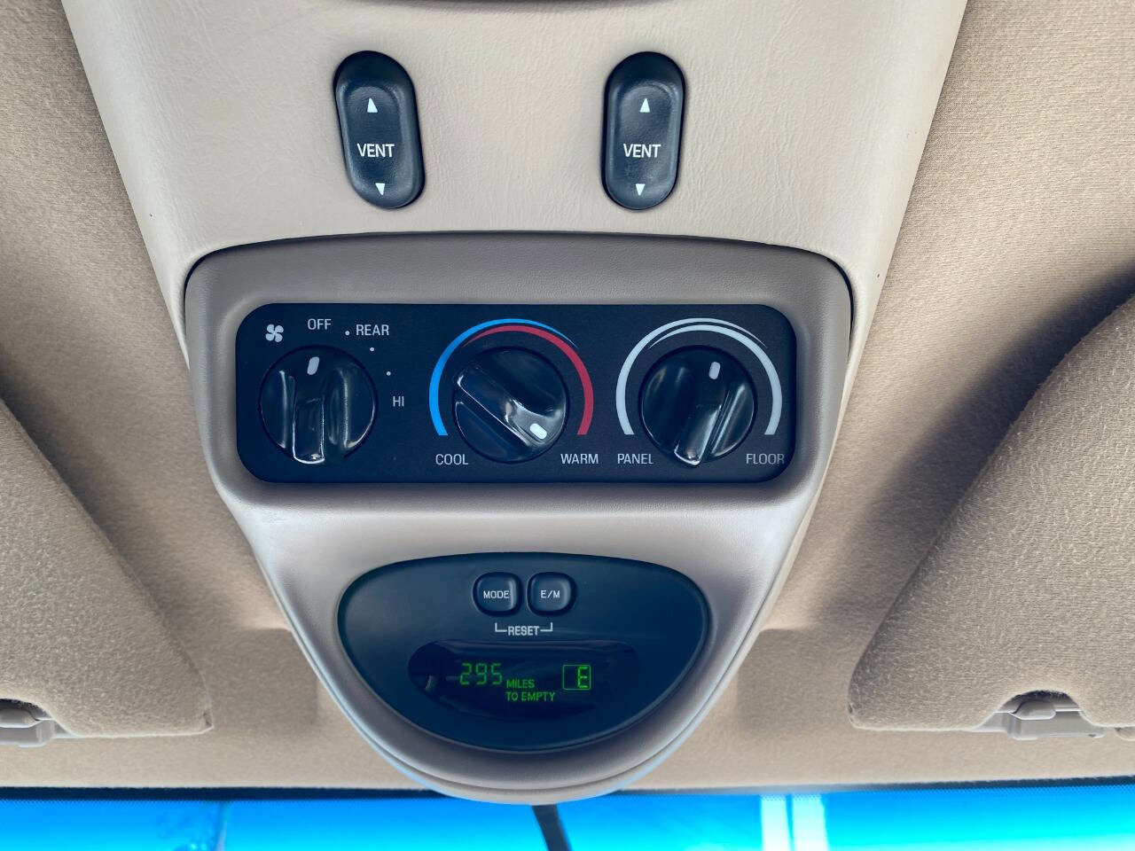 Used 2002 Ford Excursion XLT image 16