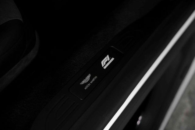 Used 2022 Aston Martin V8 Vantage Coupe image 28