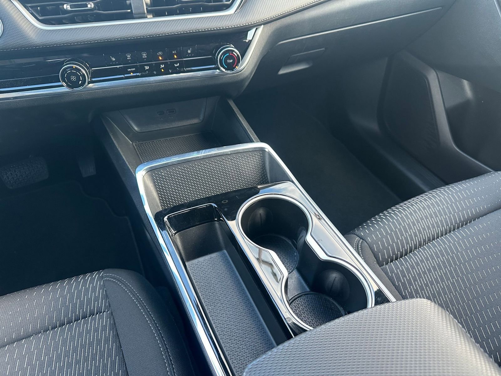 Used 2025 Chevrolet Equinox LT image 40