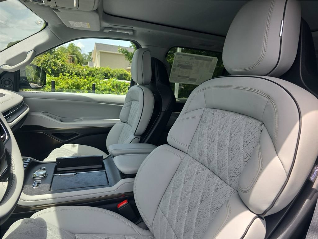 New 2027 Lincoln Navigator L Black Label RWD image 19