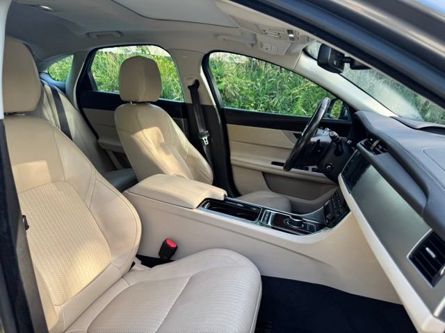 Used 2018 Jaguar XF Prestige AWD/4WD image 20