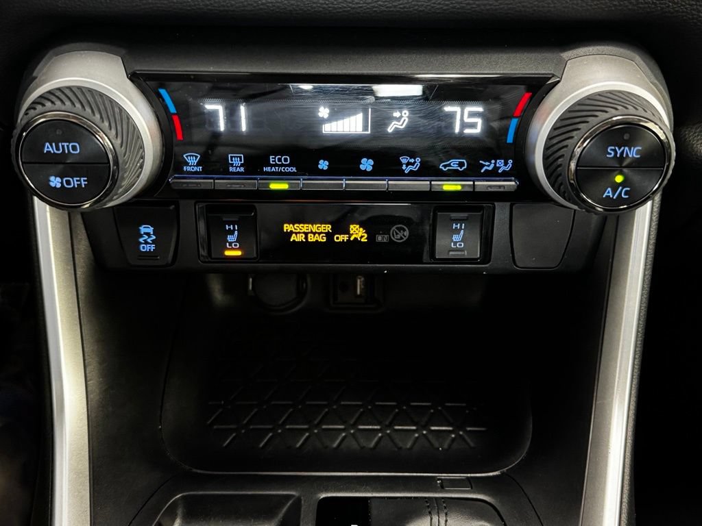 Used 2019 Toyota RAV4 XLE w/ Convenience Package FWD image 16