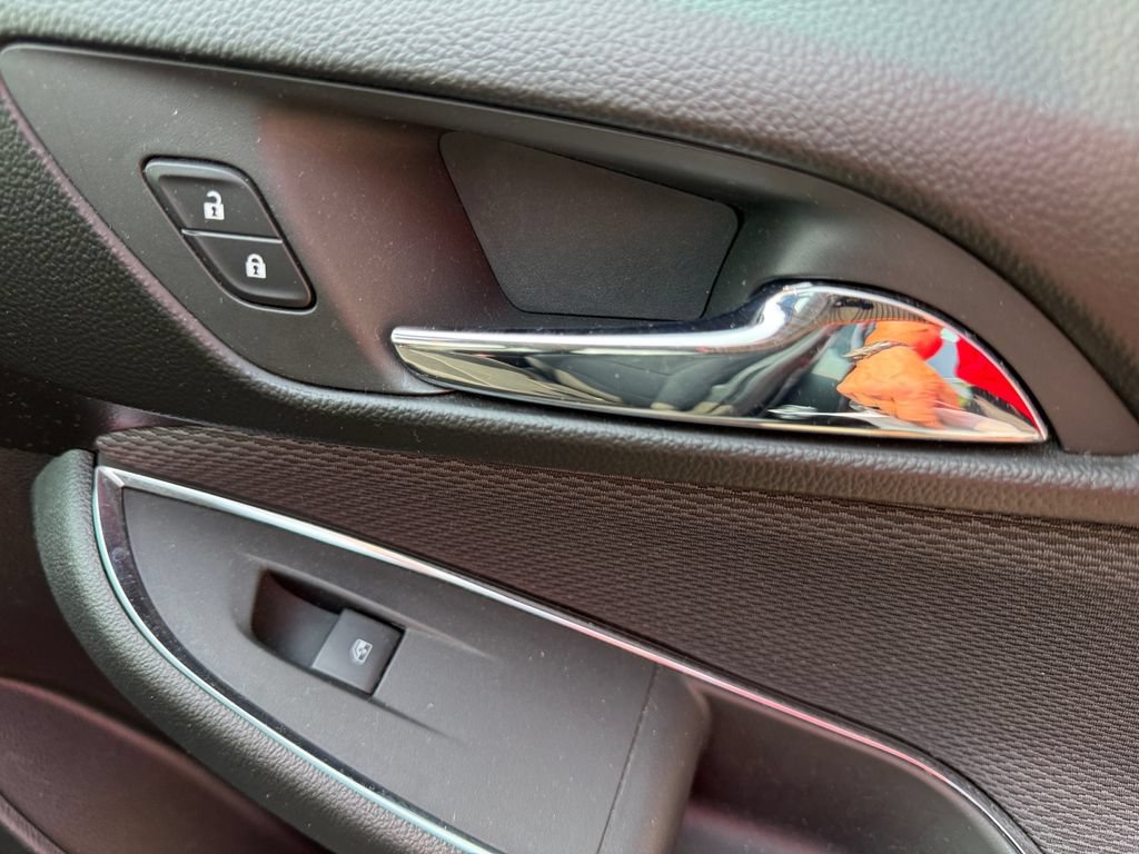 Used 2019 Chevrolet Cruze LT w/ LT True North Edition FWD image 36