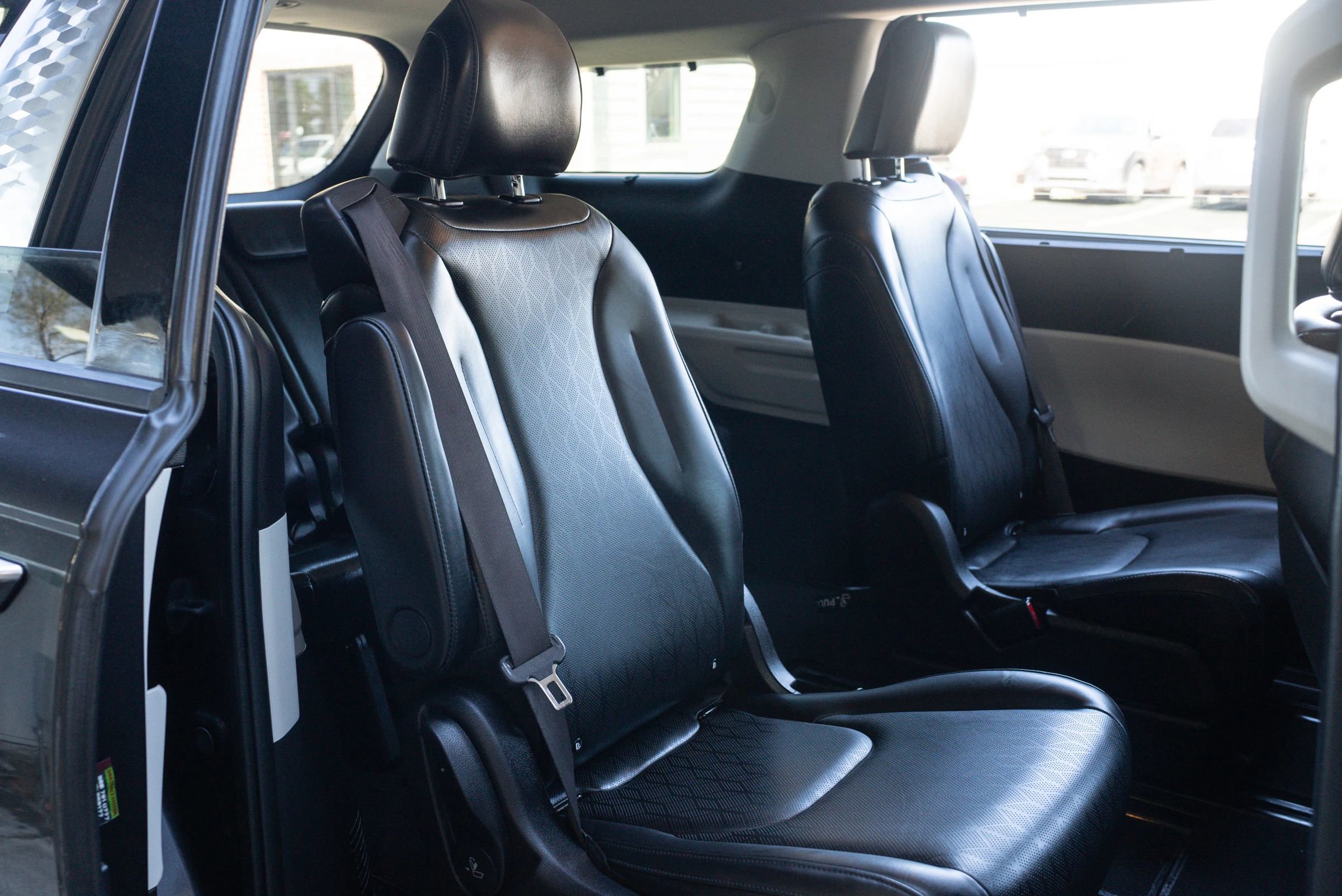 Used 2023 Kia Carnival SX FWD image 21