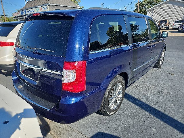 Used 2013 Chrysler Town & Country Touring-L w/ Entertainment Group #2 image 3