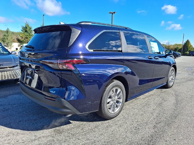 New 2026 Toyota Sienna XLE AWD/4WD image 4