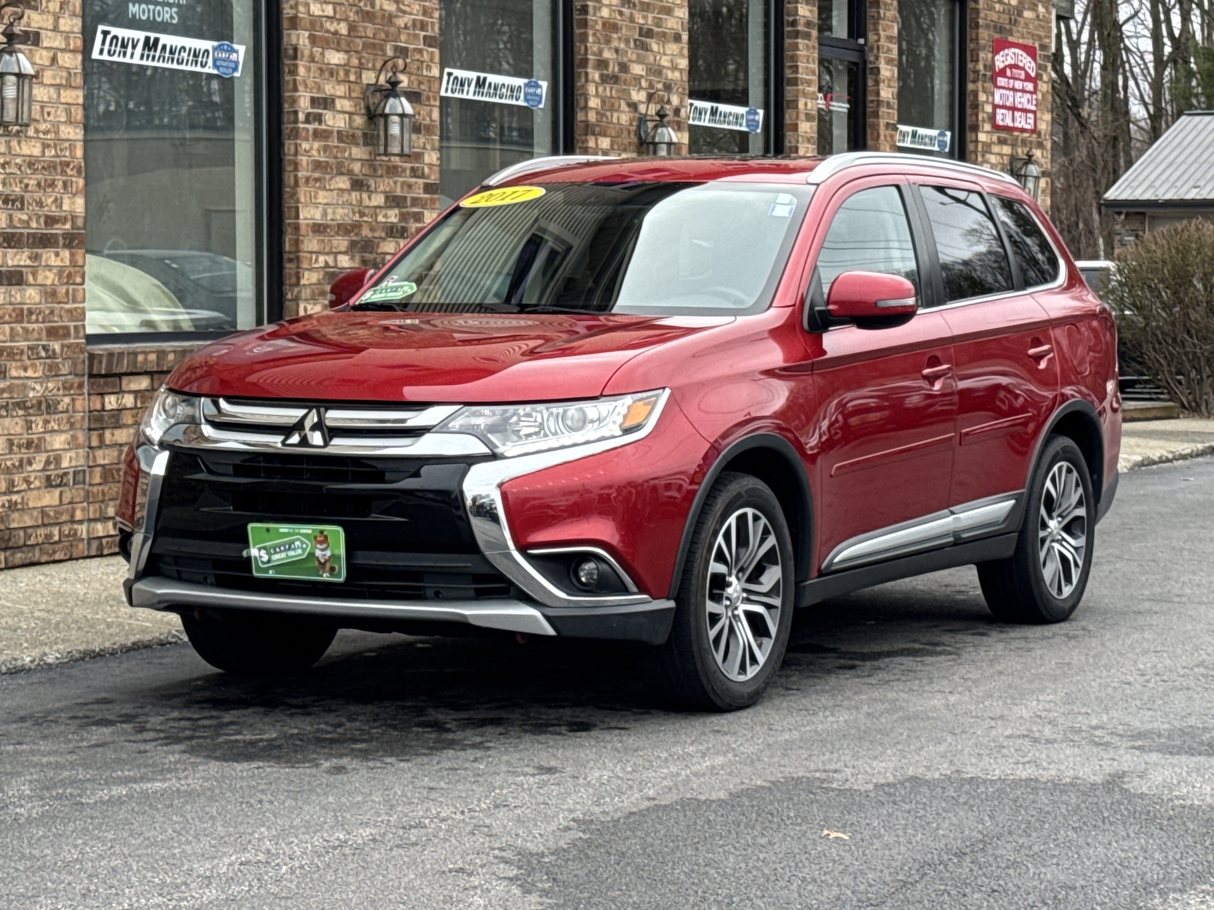 Used 2017 Mitsubishi Outlander SEL image 1