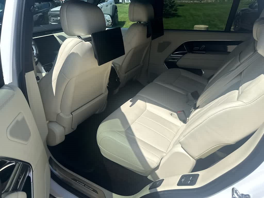 Certified 2025 Land Rover Range Rover Long Wheelbase SE AWD/4WD image 14