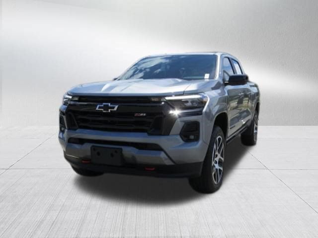 Used 2024 Chevrolet Colorado Z71 w/ Z71 Convenience Package 2 AWD/4WD image 7