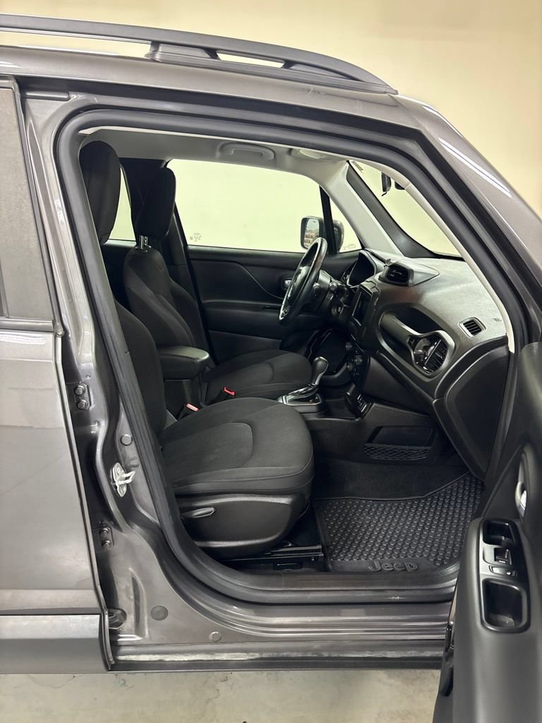 Used 2020 Jeep Renegade Altitude FWD image 22