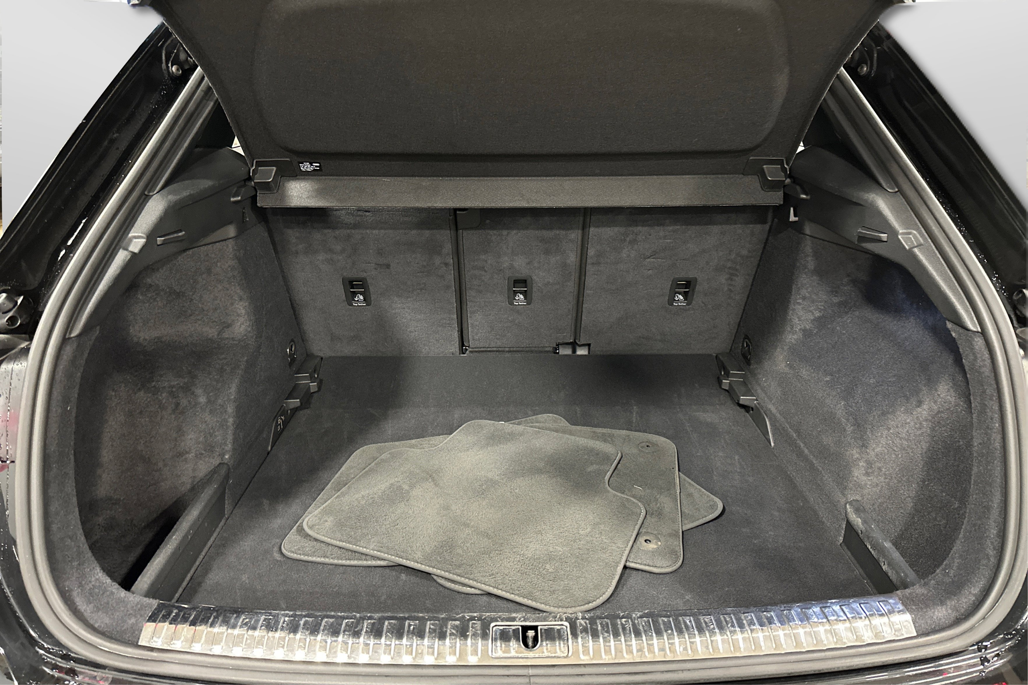 Used 2025 Audi Q3 2.0T Premium image 45