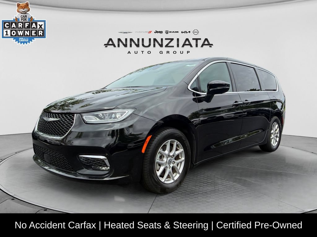 Used 2025 Chrysler Pacifica Select