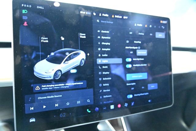 Used 2019 Tesla Model 3 Long Range image 22