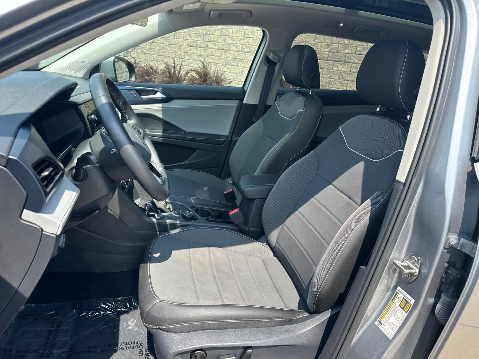 Certified 2024 Volkswagen Taos SE image 11