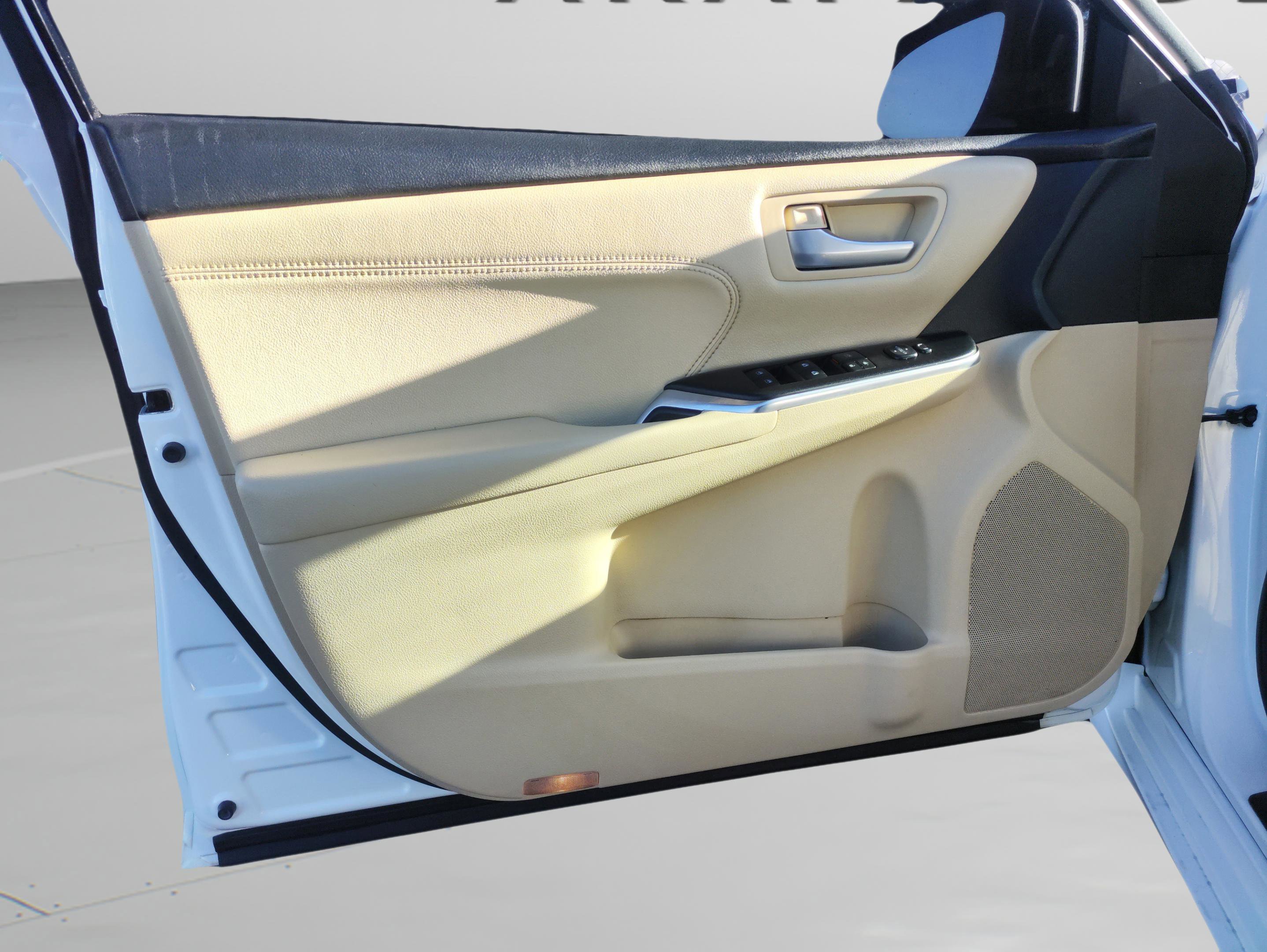 Used 2017 Toyota Camry XLE image 25