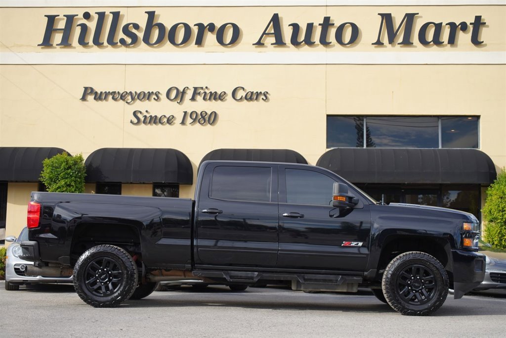 Used 2016 Chevrolet Silverado 2500 LT w/ Midnight Edition AWD/4WD image 4
