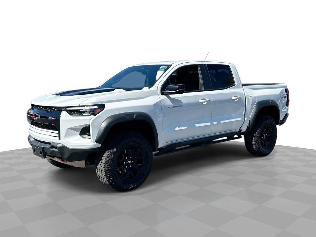 Used 2025 Chevrolet Colorado ZR2 w/ Midnight Edition AWD/4WD image 1