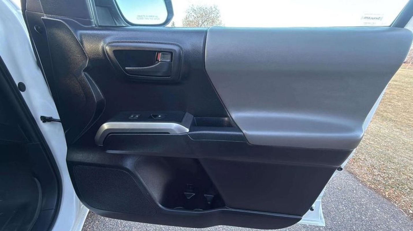 Used 2017 Toyota Tacoma SR5 image 19