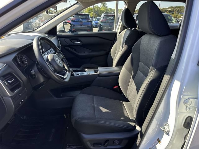 Used 2024 Nissan Rogue SV FWD image 16