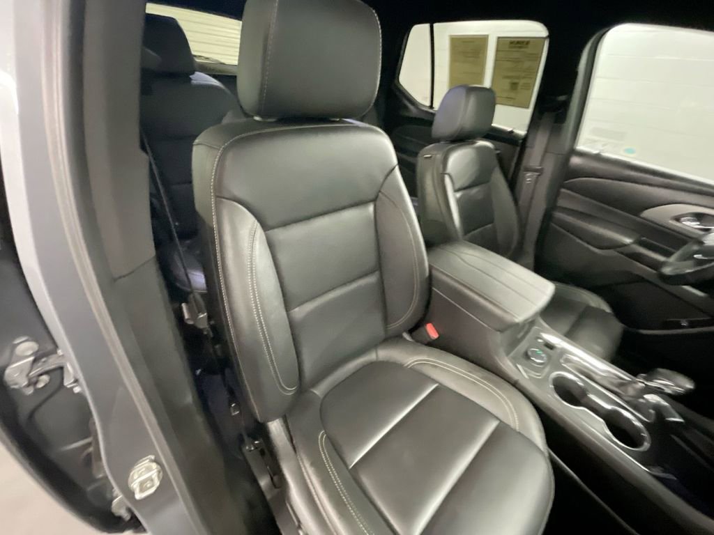 Used 2023 Chevrolet Traverse LT image 26