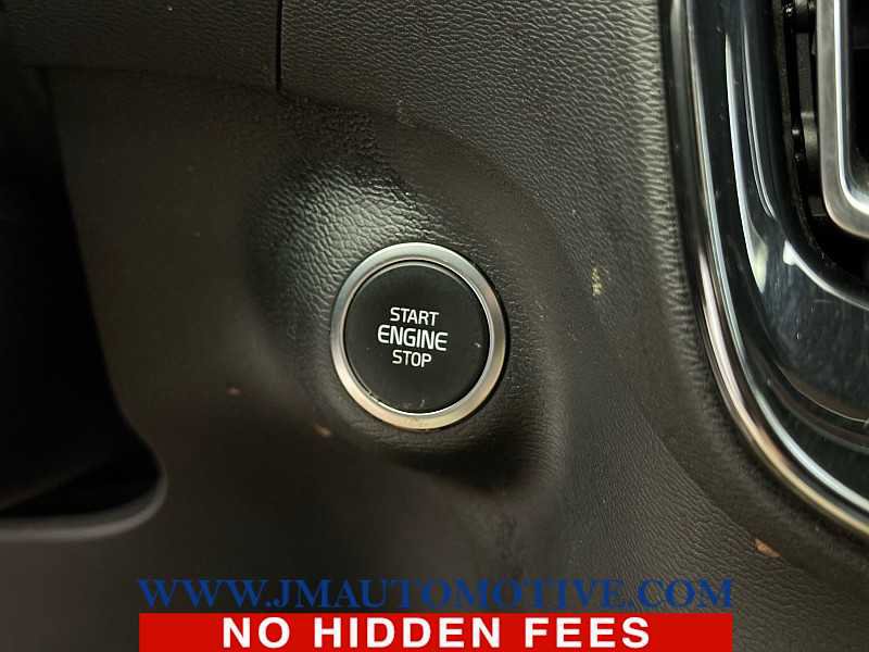 Used 2019 Volvo XC40 T5 Momentum image 39